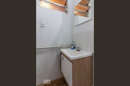 Banheiro de casa para alugar com 1 quarto, 60m² em Parada Xv de Novembro, São Paulo