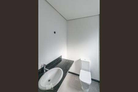 Casa de condomínio à venda com 407m², 4 quartos e 3 vagas Casa de condomínio à venda com 407m², 4 quartos e 3 vagasBanheiro do Quarto 1