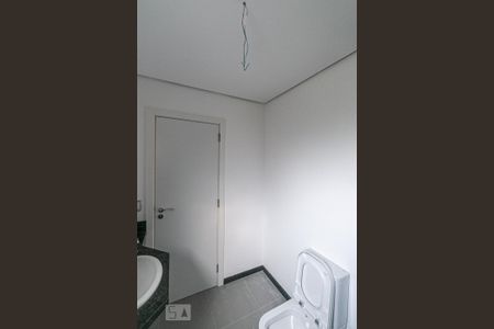 Casa de condomínio à venda com 407m², 4 quartos e 3 vagas Casa de condomínio à venda com 407m², 4 quartos e 3 vagasBanheiro