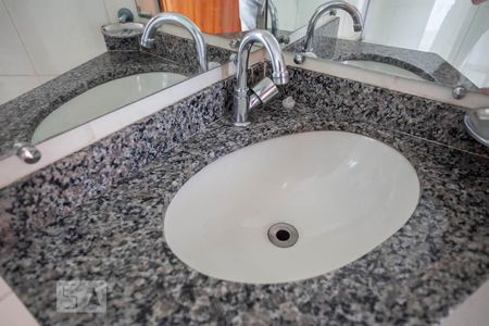 Apartamento para alugar com 65m², 2 quartos e 1 vagaBanheiro social 