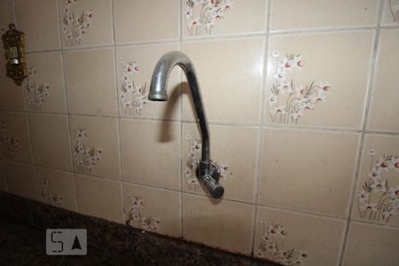 Casa à venda com 85m², 4 quartos e 6 vagasQuintal