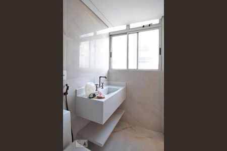 Apartamento para alugar com 104m², 2 quartos e sem vagaBanheiro da Suíte