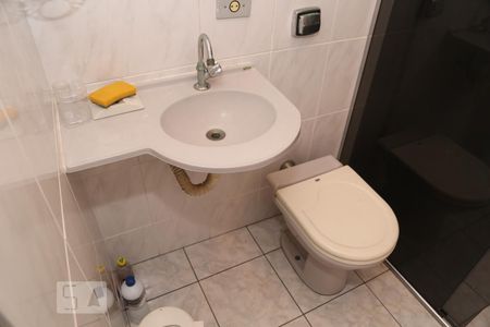 Banheiro de apartamento para alugar com 1 quarto, 38m² em Aviação, Praia Grande