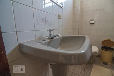 Casa à venda com 170m², 3 quartos e 2 vagasBanheiro