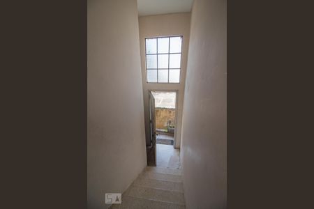 Casa à venda com 170m², 3 quartos e 2 vagasEscada