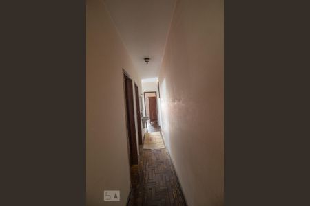 Casa à venda com 170m², 3 quartos e 2 vagasCorredor