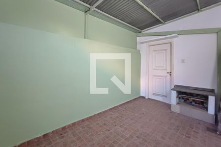 Casa à venda com 288m², 2 quartos e 2 vagasQuintal - Fundos