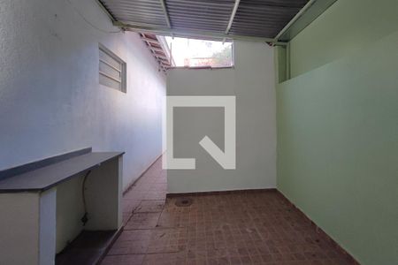 Casa à venda com 288m², 2 quartos e 2 vagasQuintal - Fundos