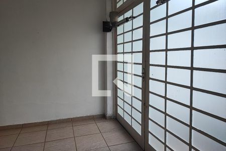 Casa à venda com 288m², 2 quartos e 2 vagasGaragem - Coberta
