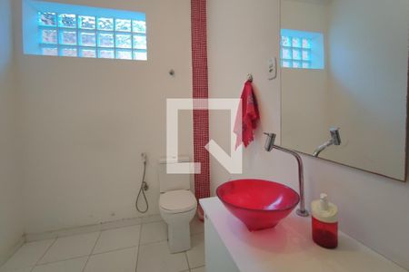 Casa à venda com 288m², 2 quartos e 2 vagasBanheiro Social