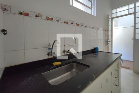 Casa à venda com 288m², 2 quartos e 2 vagasCozinha