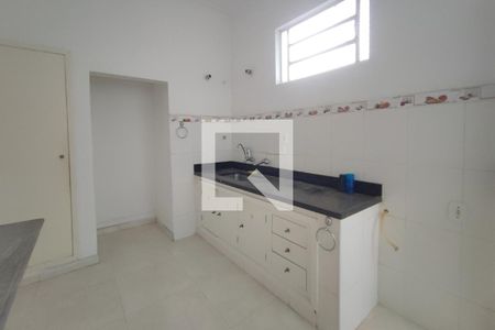 Casa à venda com 288m², 2 quartos e 2 vagasCozinha