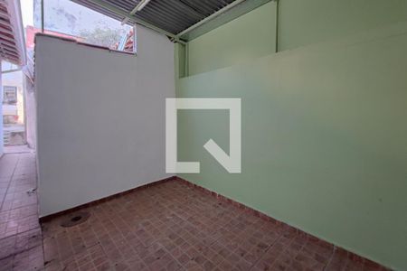 Casa à venda com 288m², 2 quartos e 2 vagasQuintal - Fundos