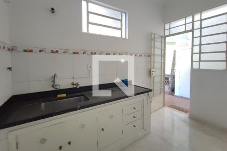 Casa à venda com 288m², 2 quartos e 2 vagasCozinha