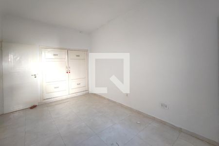 Casa à venda com 288m², 2 quartos e 2 vagasSuíte