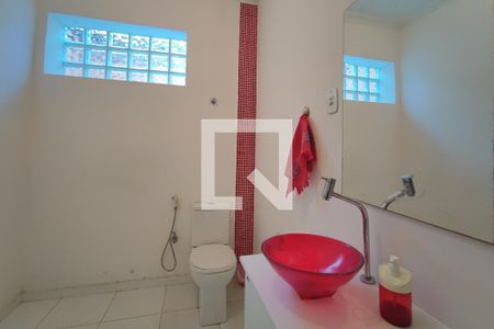 Casa à venda com 288m², 2 quartos e 2 vagasBanheiro Social