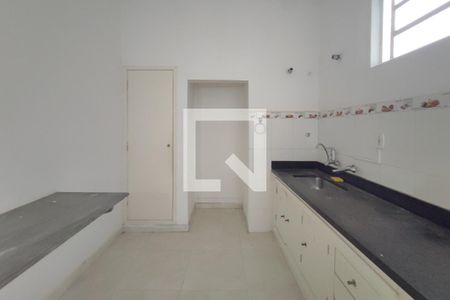 Casa à venda com 288m², 2 quartos e 2 vagasCozinha