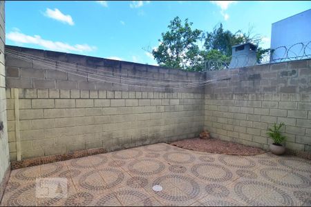 Casa de condomínio à venda com 93m², 3 quartos e 2 vagasPátio