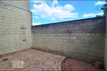 Casa de condomínio à venda com 93m², 3 quartos e 2 vagasPátio