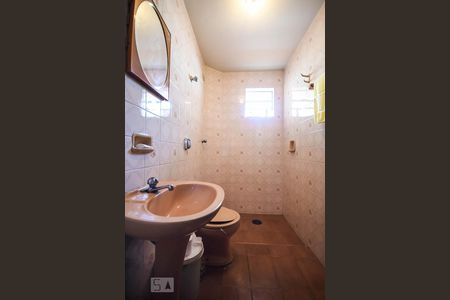 Banheiro 1 de casa à venda com 2 quartos, 242m² em Parque Pinheiros, Taboão da Serra