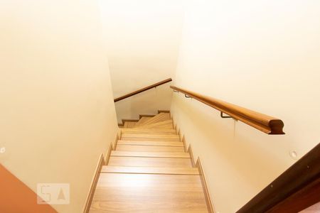 Escada Interna de casa para alugar com 3 quartos, 125m² em Itaberaba, São Paulo