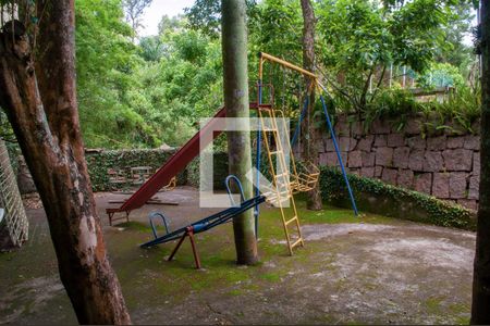 Casa de condomínio à venda com 849m², 4 quartos e 6 vagas Casa de condomínio à venda com 849m², 4 quartos e 6 vagasPlayground