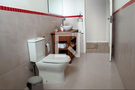 Casa de condomínio à venda com 849m², 4 quartos e 6 vagas Casa de condomínio à venda com 849m², 4 quartos e 6 vagasBanheiro Social