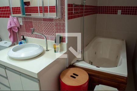 Casa de condomínio à venda com 849m², 4 quartos e 6 vagas Casa de condomínio à venda com 849m², 4 quartos e 6 vagasBanheiro da Suíte 3