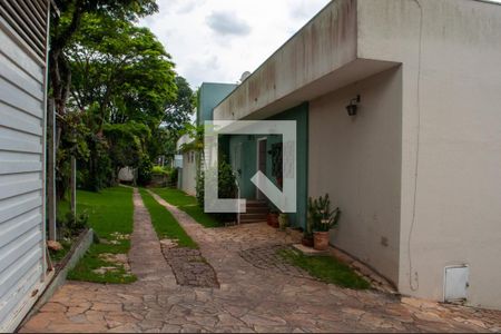 Casa de condomínio à venda com 849m², 4 quartos e 6 vagas Casa de condomínio à venda com 849m², 4 quartos e 6 vagasEntrada