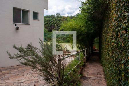 Casa de condomínio à venda com 849m², 4 quartos e 6 vagas Casa de condomínio à venda com 849m², 4 quartos e 6 vagasEntrada