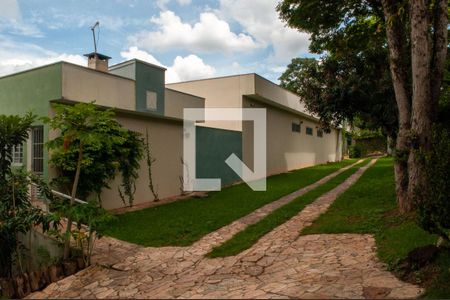 Casa de condomínio à venda com 849m², 4 quartos e 6 vagas Casa de condomínio à venda com 849m², 4 quartos e 6 vagasEntrada