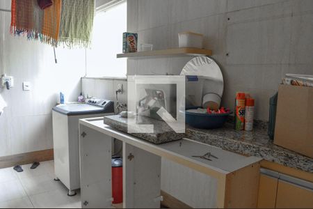 Casa de condomínio à venda com 849m², 4 quartos e 6 vagas Casa de condomínio à venda com 849m², 4 quartos e 6 vagasÁrea de Serviço