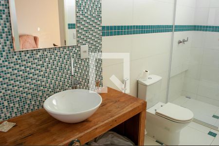 Casa de condomínio à venda com 849m², 4 quartos e 6 vagas Casa de condomínio à venda com 849m², 4 quartos e 6 vagasBanheiro da Suíte 1