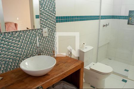 Casa de condomínio à venda com 849m², 4 quartos e 6 vagas Casa de condomínio à venda com 849m², 4 quartos e 6 vagasBanheiro da Suíte 1