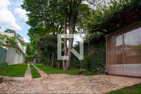 Casa de condomínio à venda com 849m², 4 quartos e 6 vagas Casa de condomínio à venda com 849m², 4 quartos e 6 vagasEntrada