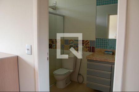 Casa de condomínio à venda com 849m², 4 quartos e 6 vagas Casa de condomínio à venda com 849m², 4 quartos e 6 vagasBanheiro da Suíte 1