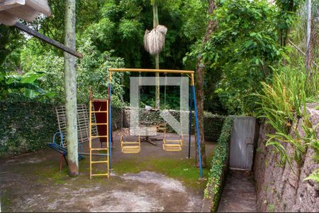 Casa de condomínio à venda com 849m², 4 quartos e 6 vagas Casa de condomínio à venda com 849m², 4 quartos e 6 vagasPlayground