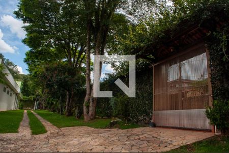 Casa de condomínio à venda com 849m², 4 quartos e 6 vagas Casa de condomínio à venda com 849m², 4 quartos e 6 vagasEntrada