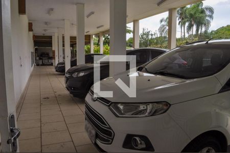 Casa de condomínio à venda com 849m², 4 quartos e 6 vagas Casa de condomínio à venda com 849m², 4 quartos e 6 vagasGaragem