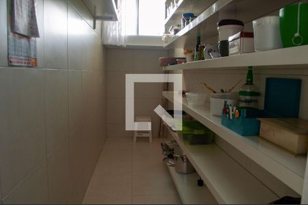 Casa de condomínio à venda com 849m², 4 quartos e 6 vagas Casa de condomínio à venda com 849m², 4 quartos e 6 vagasDespensa