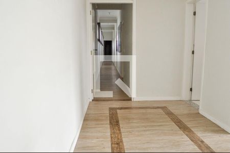 Casa de condomínio à venda com 849m², 4 quartos e 6 vagas Casa de condomínio à venda com 849m², 4 quartos e 6 vagasÁrea comum