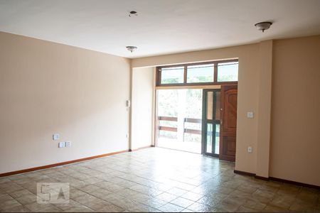 Sala de casa à venda com 3 quartos, 330m² em Pechincha, Rio de Janeiro