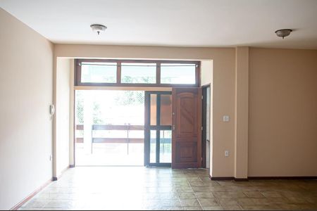 Sala de casa à venda com 3 quartos, 330m² em Pechincha, Rio de Janeiro