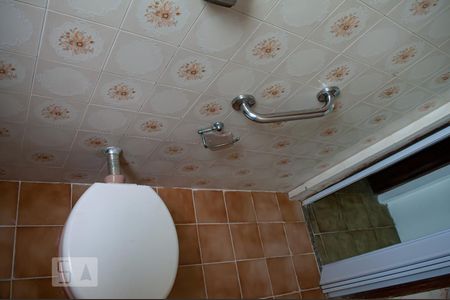 Casa à venda com 330m², 3 quartos e 5 vagasBanheiro da Suíte 2