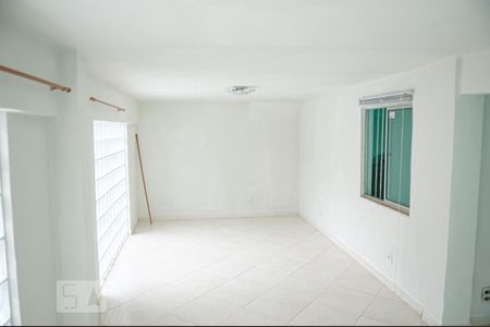 Casa à venda com 330m², 3 quartos e 5 vagasSalão