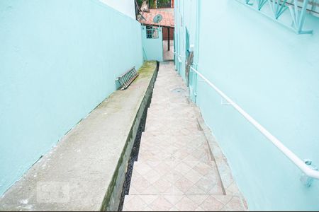 Casa à venda com 330m², 3 quartos e 5 vagasEscada Lateral