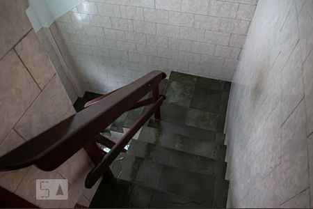 Casa à venda com 330m², 3 quartos e 5 vagasEscada