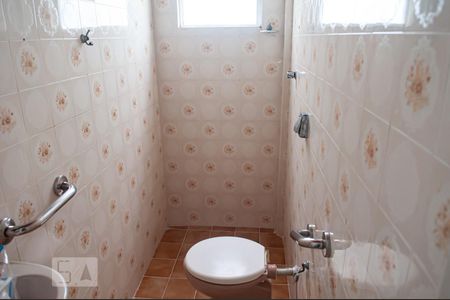 Casa à venda com 330m², 3 quartos e 5 vagasBanheiro da Suíte 2