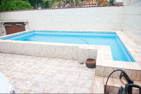 Casa à venda com 330m², 3 quartos e 5 vagasPiscina