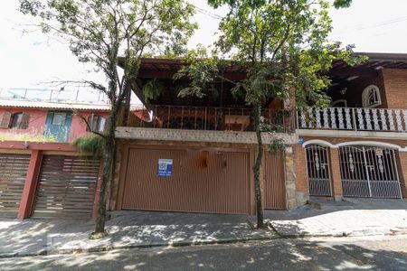 Casa à venda com 210m², 3 quartos e 3 vagas Casa à venda com 210m², 3 quartos e 3 vagasFachada